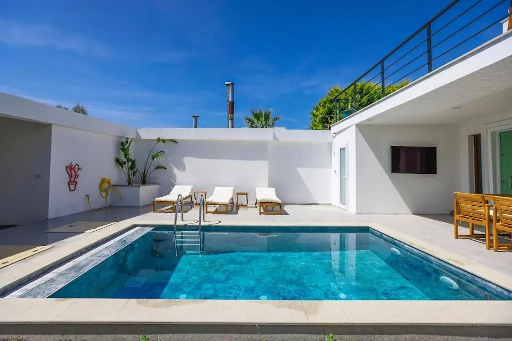 Traditional Seaside Stone Villa With Private Pool بودروم 0*,