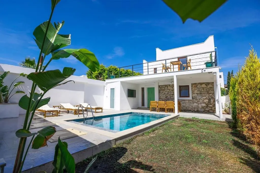 Traditional Seaside Stone Villa With Private Pool contacte